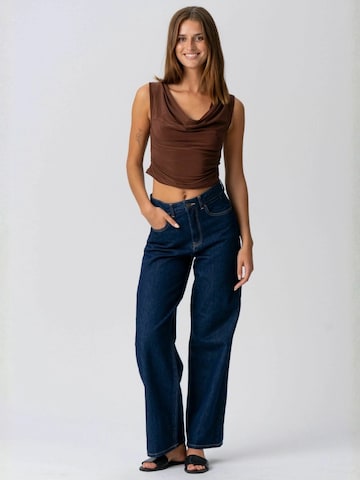 It's May Overdel ' Dahlia ' i brun