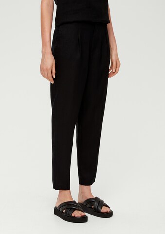 s.Oliver Tapered Pleated Pants in Black