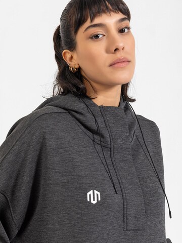 MOROTAI - Jersey talla grande 'OVERSIZED TRAVEL' en gris
