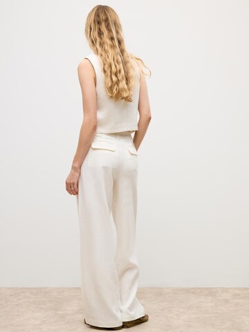 Loosefit Pantalon chino ABOUT YOU x Marie von Behrens en blanc
