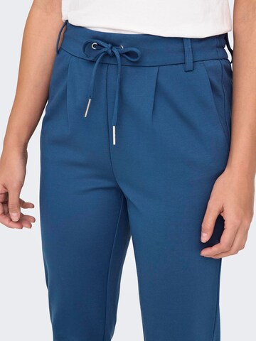 Slimfit Pantaloni con pieghe 'ONLPoptrash' di ONLY in blu