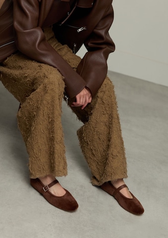 SACHA Ballerina in Bruin: voorkant