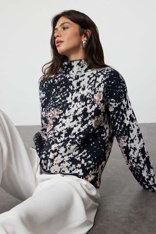 Trendyol Sweater in Grey: front
