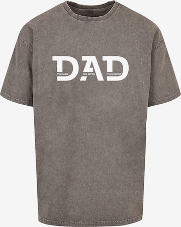 Merchcode T-Shirt 'Fathers Day - The Man, The Myth, The Legend' in Grau: Vorderseite