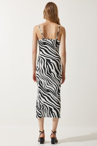 Happiness İstanbul Kleid in Schwarz