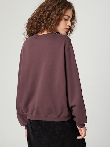A LOT LESS Sweatshirt i brun
