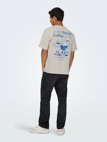 T-Shirt 'ONSFRED COFFEE CLUB' Only & Sons en gris : devant