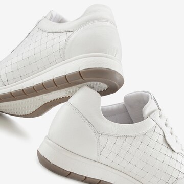 LASCANA Sneakers in White