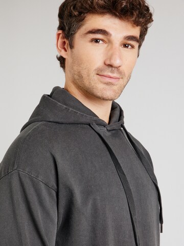 Sweat-shirt Redefined Rebel en noir