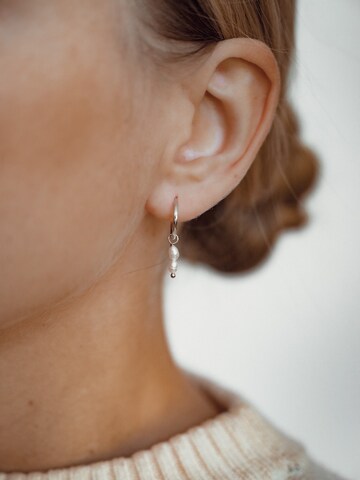 Hey Happiness Earrings 'Double Pearl' in Silver: front