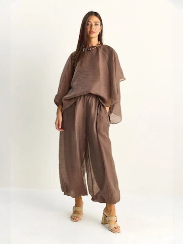 Completo pantalone di Bianco Lucci in beige