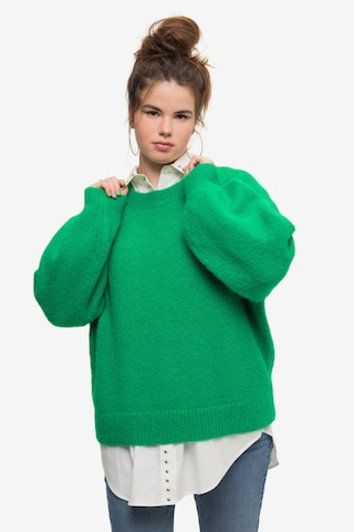 Studio Untold Oversized Sweater in Green: front