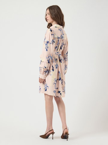 Rochie tip bluză 'YASSERAKI' de la YAS pe roz