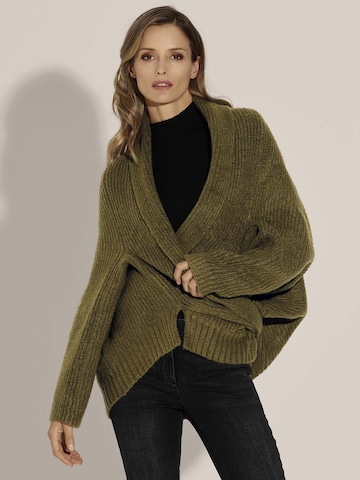 Manteau en tricot MADELEINE en vert : devant
