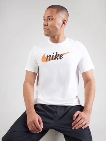 Nike Sportswear Μπλουζάκι σε λευκό: μπροστά