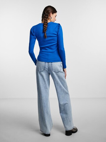 PIECES Shirt 'Ruka' in Blau