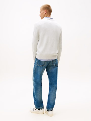 Tommy Jeans Свитер 'ESS' в Серый