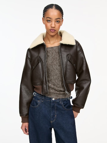 Pull&Bear Tussenjas in Bruin: voorkant