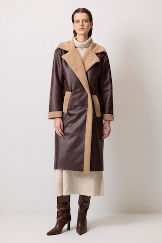 Touche Prive Wintermantel in Bruin: voorkant