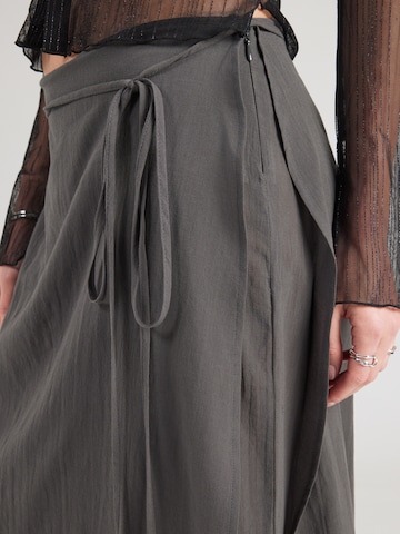 Wide leg Pantaloni di WEEKDAY in grigio