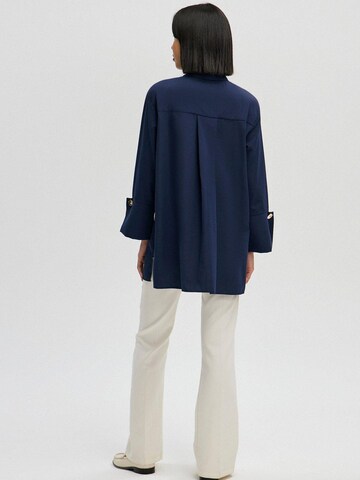 Touché Privé - Camiseta 'Poplin Shirt With Wide Cuff' en azul
