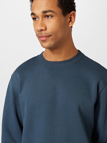 WEEKDAY Sweatshirt in Blau