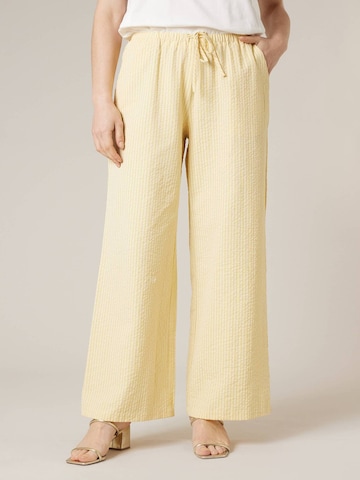 Loosefit Pantalon 'Josita' Deeluxe en jaune : devant