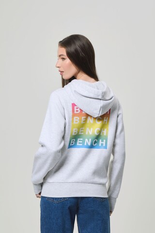 BENCH Sweatshirt in Grau: Vorderseite