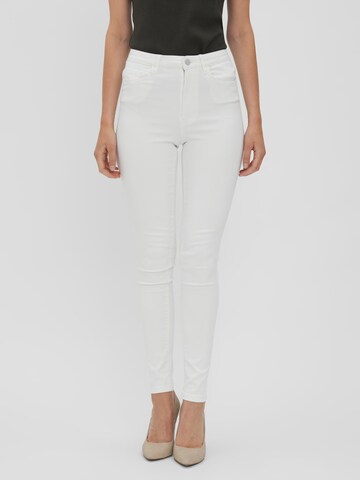 VERO MODA Skinny Jeans 'Sophia' in White: front