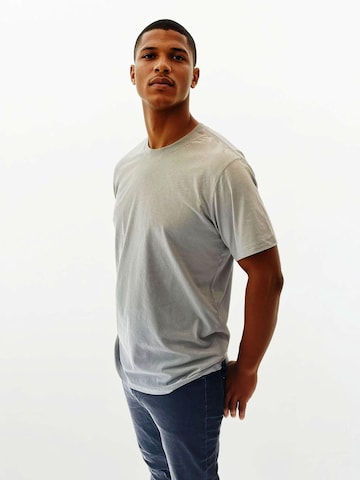 A Question Of (AQO) Bluser & t-shirts 'Anders Tee Garment Dyed' i grå