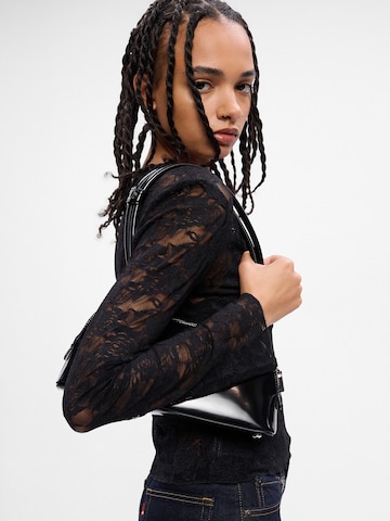 Tricou de la Gina Tricot pe negru