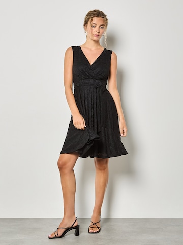 Apricot Floral Lace Fit And Flare Mini Dress ' ' in Schwarz