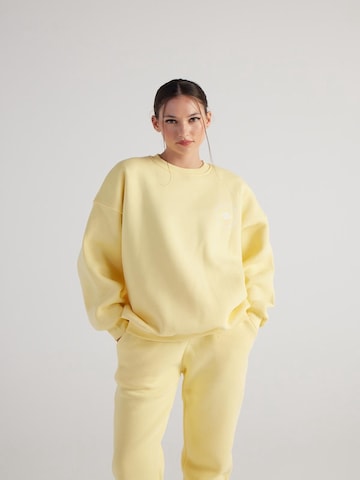 HOLLY LOLLY Sweatshirt in Yellow: front