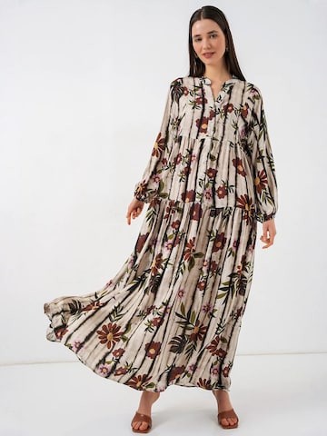 Bigdart Dress in Beige: front