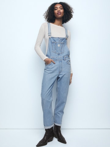 Pull&Bear Regular Latzjeans in Blau: predná strana