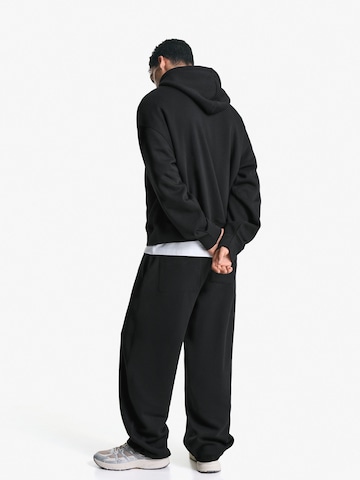 Hanorac de la Bershka pe negru