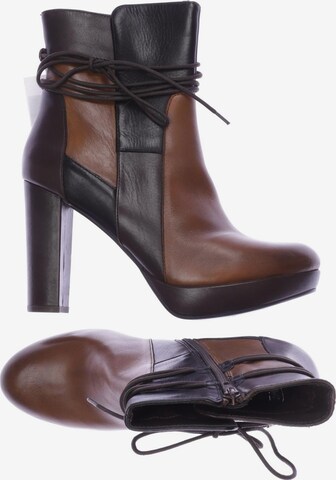 SPM Dress Boots in 42 in Brown: front