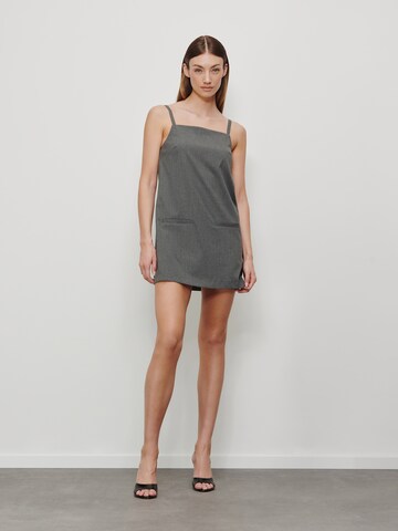 Robe RÆRE by Lorena Rae en gris : devant