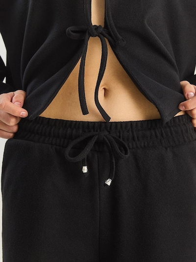 Completo pantalone Bianco Lucci di colore nero, Visualizzazione prodotti