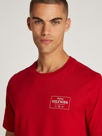 TOMMY HILFIGER Футболка в Красный