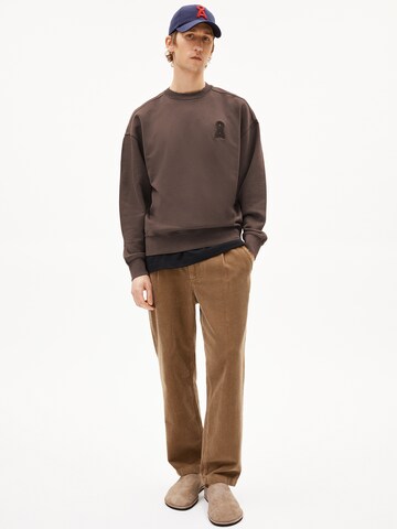 ARMEDANGELS Sweatshirt in Bruin