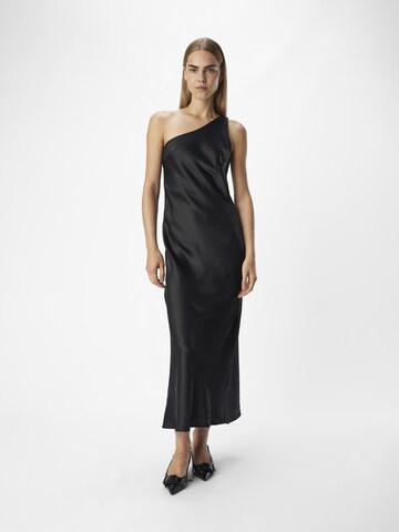 Robe OBJECT en noir : devant