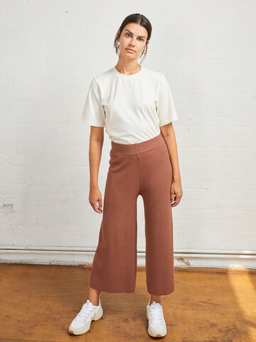 Aligne Loose fit Pants 'Caius' in Brown: front