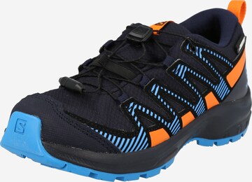 Chaussures basses SALOMON en bleu : devant