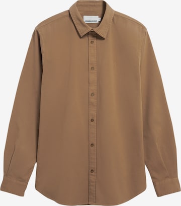 Fit confort Chemise ARMEDANGELS en marron : devant