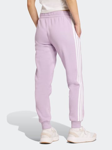 ADIDAS SPORTSWEAR Tapered Sportsbukser i lilla