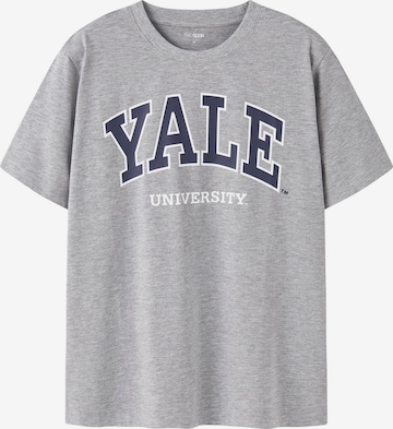 T-shirt TWO SOON en gris : devant