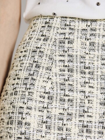 MADELEINE Rok in Wit