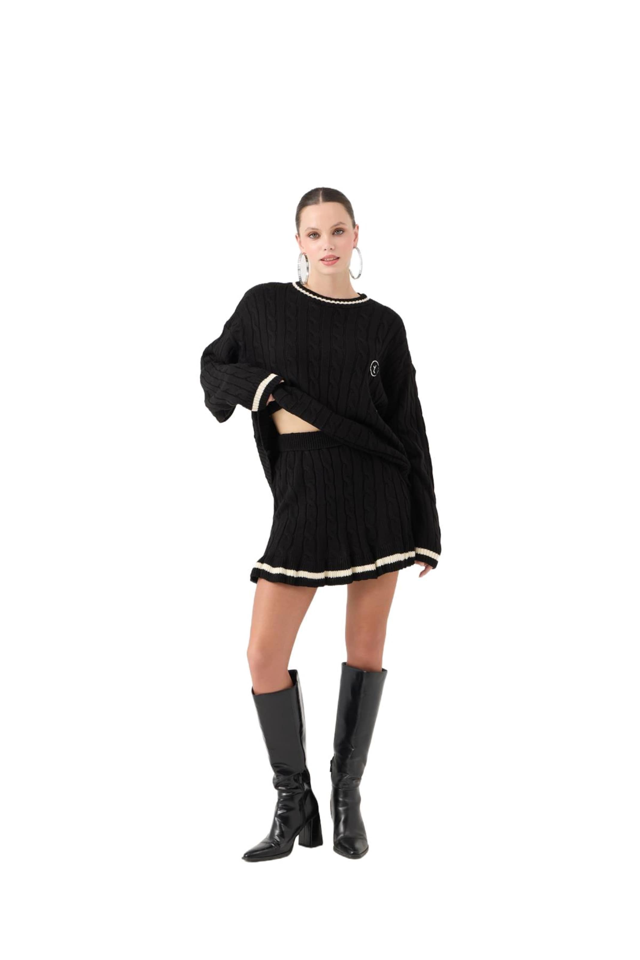 HOLLY LOLLY Sweater in Black