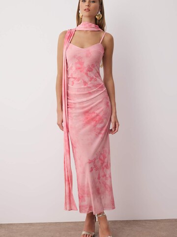 Abito di Trendyol in rosa: frontale